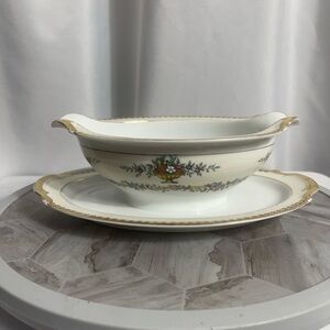 Noritake Feild Japan Elegant Gold Rimmed Porcelain Gravy Boat W/ Attached Plate